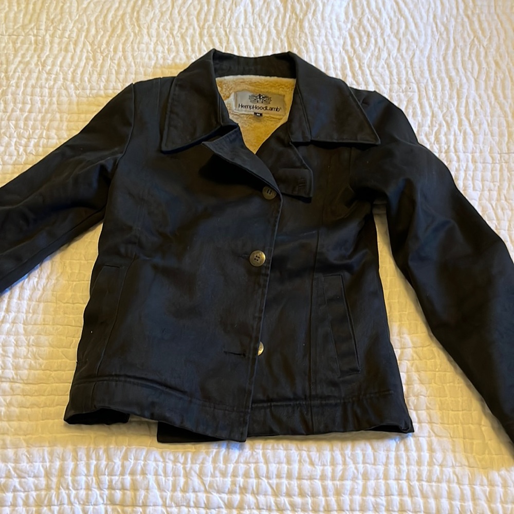 HempHoodLamb med black jacket with fluffy, soft lining; hemp/recycled plastic